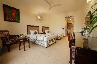 treehouse dwarka hotel and club