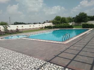 Treehouse Dwarka Hotel & Club,Hawa Sadak,4 star