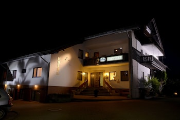hotel and ferienwohnungen seeschlosschen