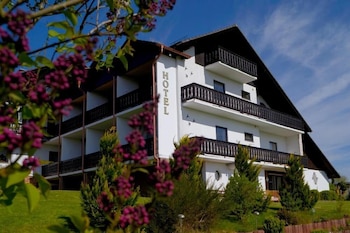 hotel and ferienwohnungen seeschlosschen