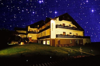 hotel and ferienwohnungen seeschlosschen
