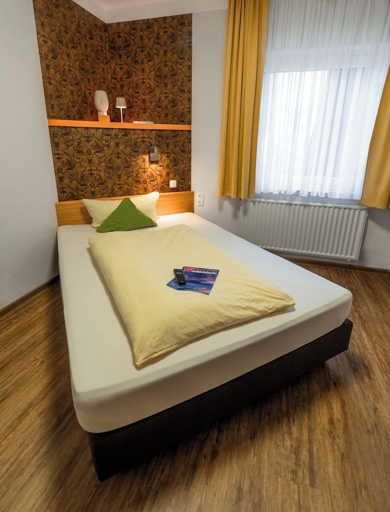 hotel and ferienwohnungen seeschlosschen