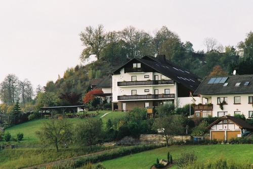 hotel and ferienwohnungen seeschlosschen