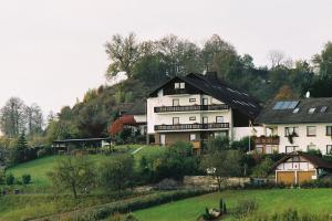 hotel and ferienwohnungen seeschlosschen
