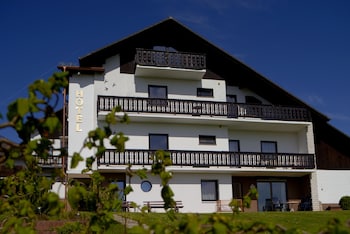 hotel and ferienwohnungen seeschlosschen
