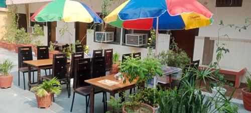 hotel sidhartha 80 metres from taj mahal