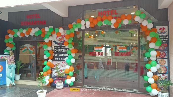 hotel sidhartha 80 metres from taj mahal