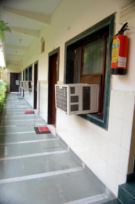 hotel sidhartha 80 metres from taj mahal