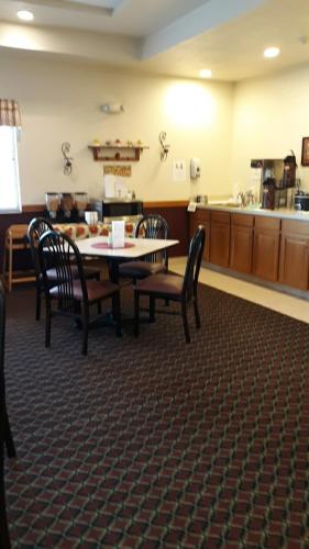 herington inn and suites