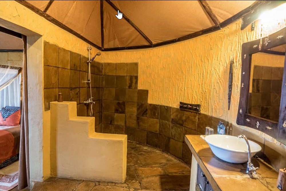 rhino watch safari lodge