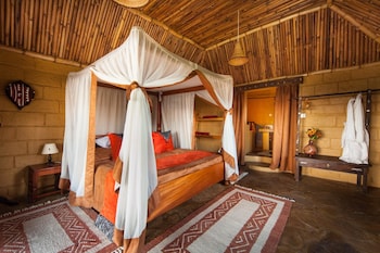 rhino watch safari lodge