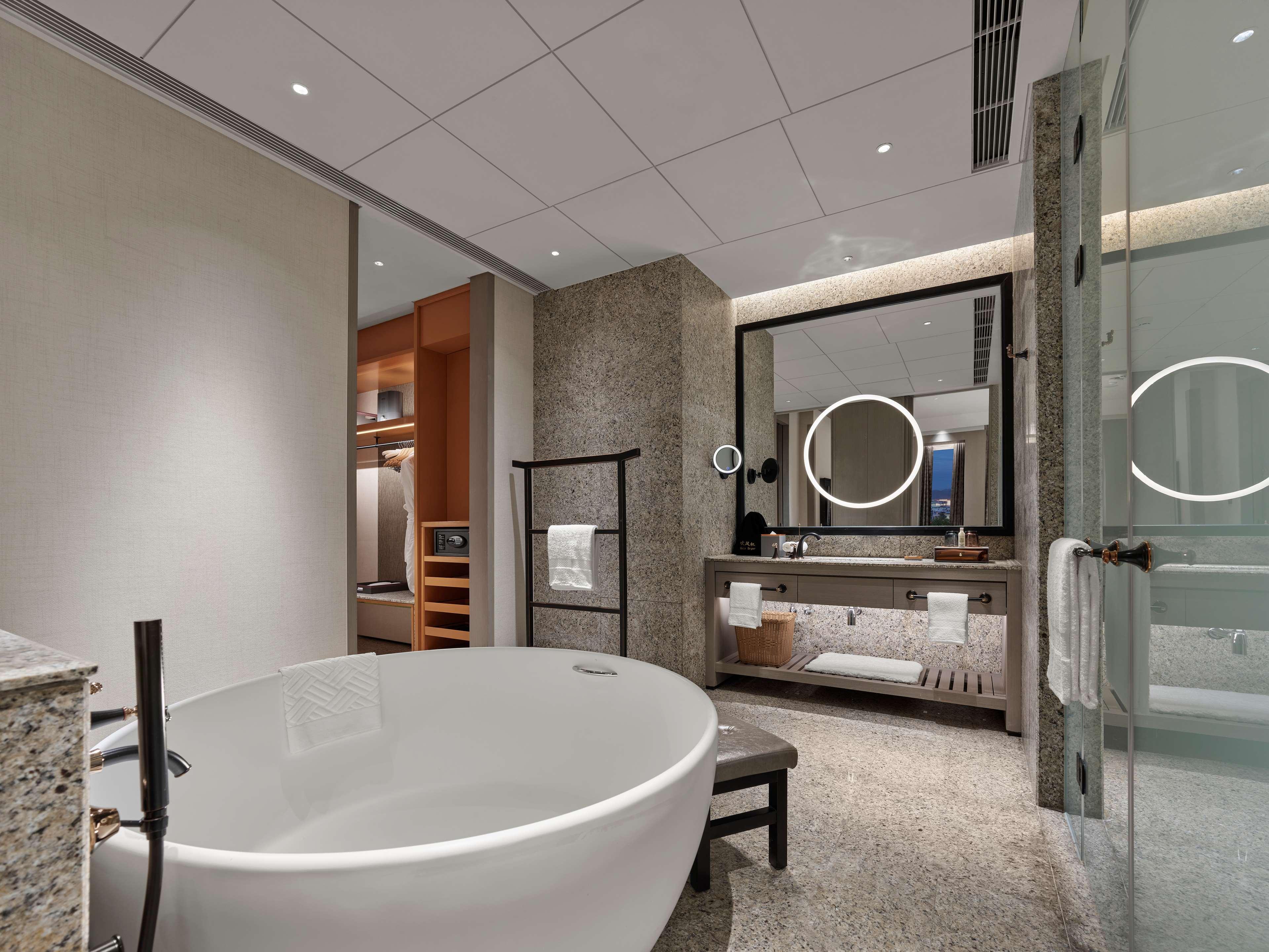 hilton shigatse