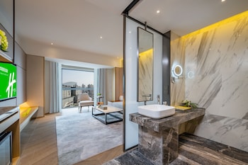 holiday inn shanghai huaxia an ihg hotel