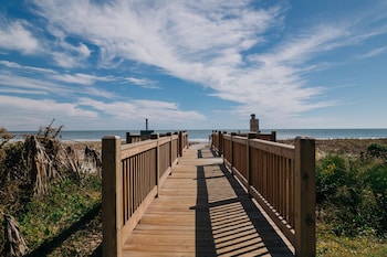 sandcastle oceanfront resort at the pavilion