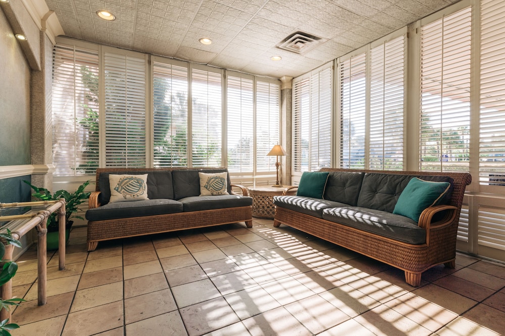 sandcastle oceanfront resort at the pavilion