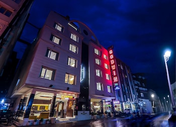 hotel godwin deluxe 5 mins from connaught place