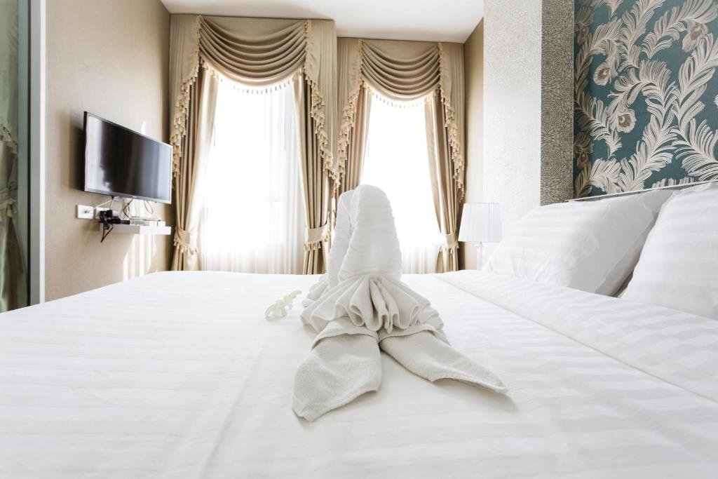 courtyard khaoyai by jp