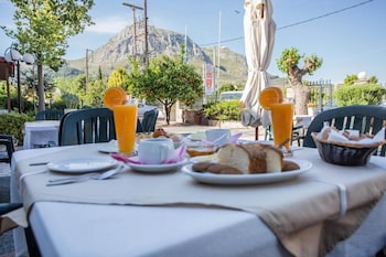 Vasilios Marinos Rooms,Corinth>>Archea Korinthos,3.5 star