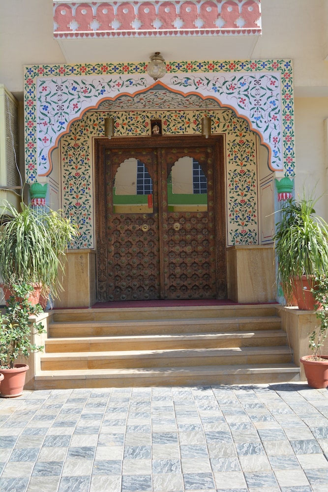 hotel laxmi niwas a heritage retreat