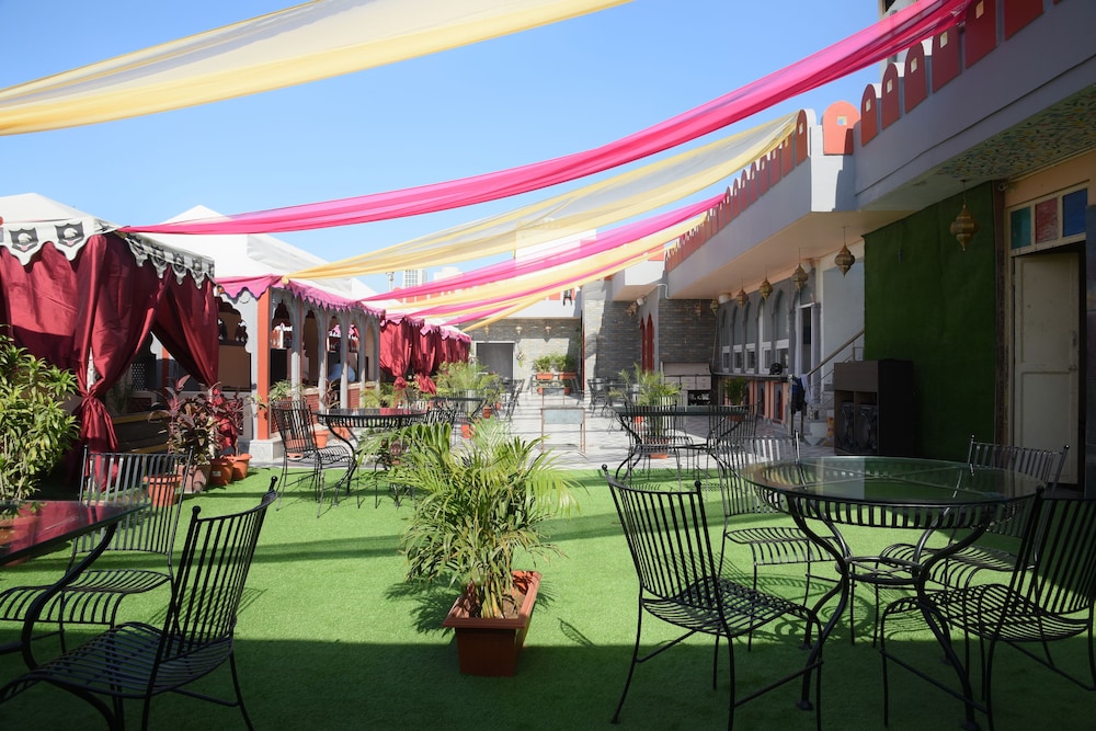 hotel laxmi niwas a heritage retreat