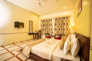 hotel laxmi niwas a heritage retreat