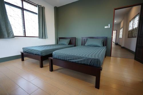 niece hostel sha extra plus