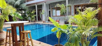 Le Grand Bleu Hotel,,3 star
