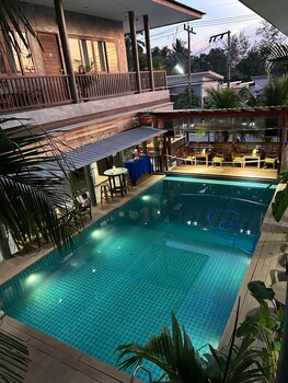 Le Grand Bleu Hotel,,3 star