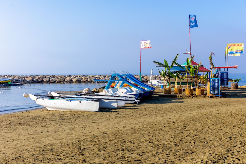 golden bay beach hotel