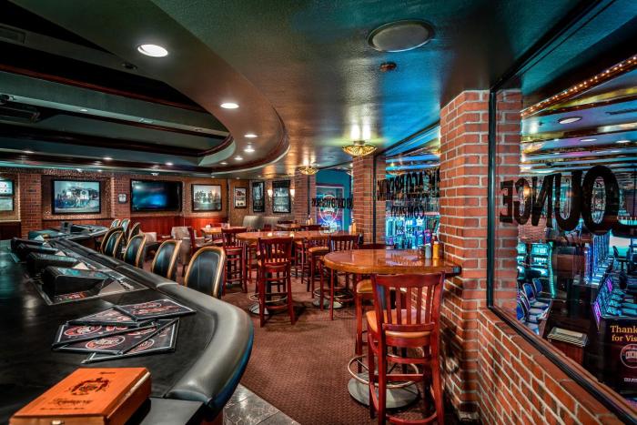 four queens hotel and casino