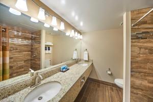 four queens hotel and casino