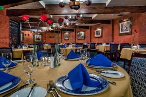 four queens hotel and casino