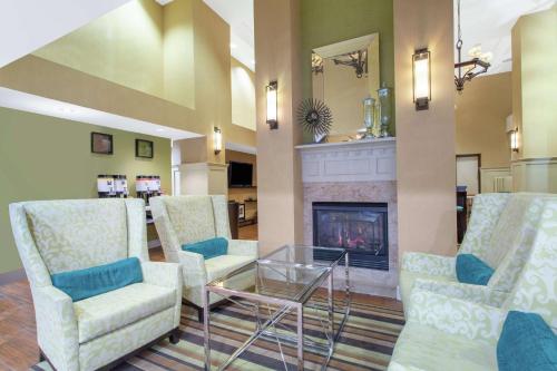 hampton inn and suites albany airport