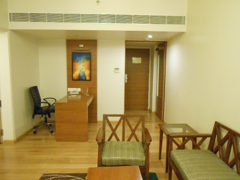 noorya business and banquet hotel