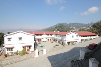 hotel himalayan club