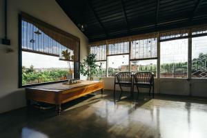 xom organic farm stay