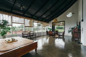 xom organic farm stay