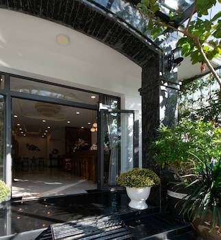 west lake hotel near bai dai beach