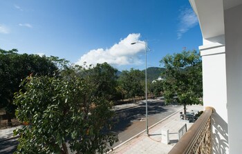 west lake hotel near bai dai beach