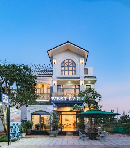 west lake hotel near bai dai beach