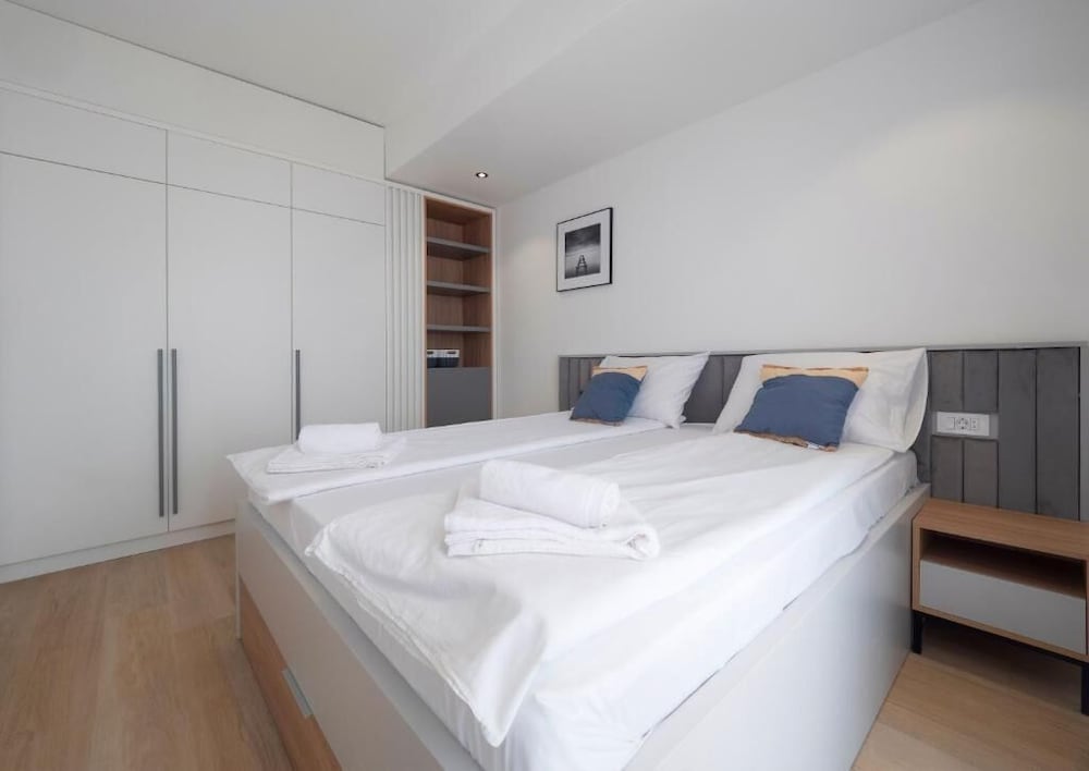 apartment alexander