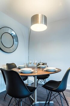 suite life serviced apartments