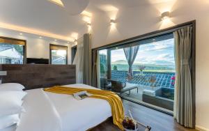 xinyue suying holiday hotel