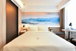atour light hotel shenyang tiexi square subway station