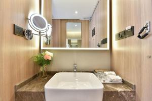 atour light hotel shenyang tiexi square subway station