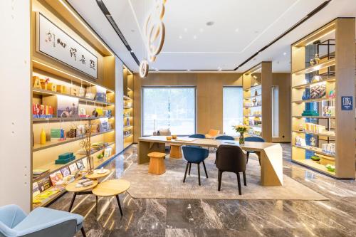 atour hotel weifang railway station youth road