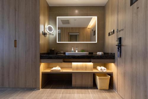 atour hotel weifang railway station youth road