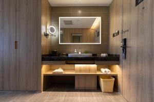 atour hotel weifang railway station youth road