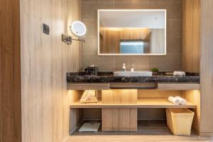 atour hotel weifang railway station youth road