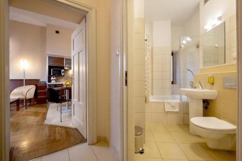 Red Brick Apartments,Stare Miasto>>Krakow,3 star